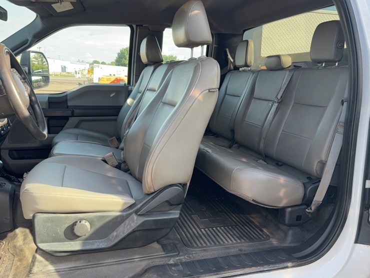 2017-ford-f550-image-22