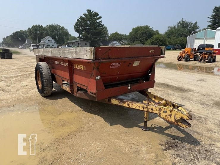 new-holland-520-image-3