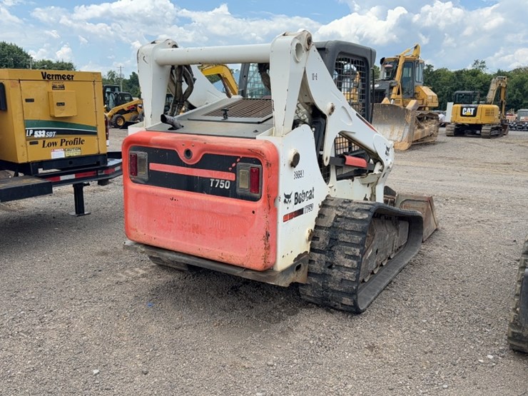 2011-bobcat-t750-image-8