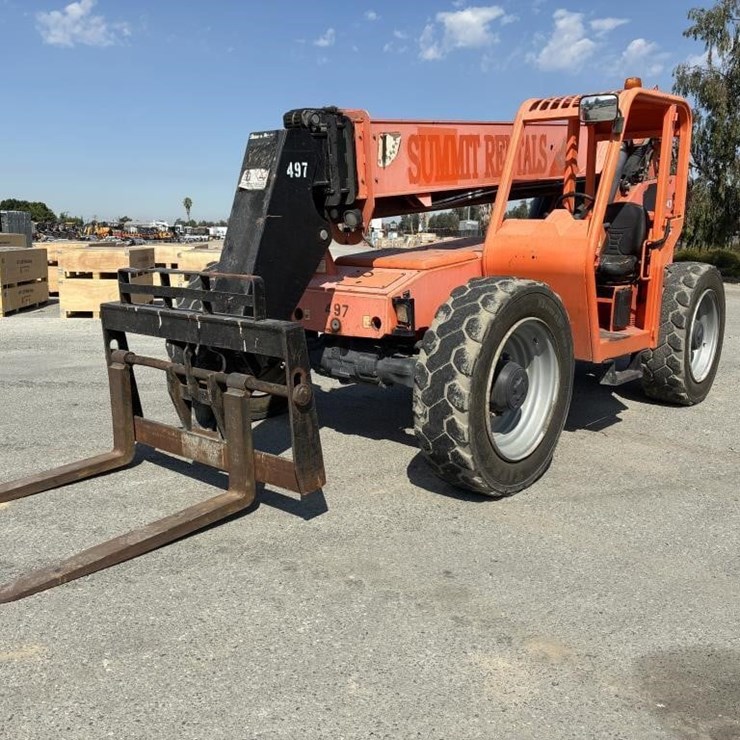 2015 JLG 8042