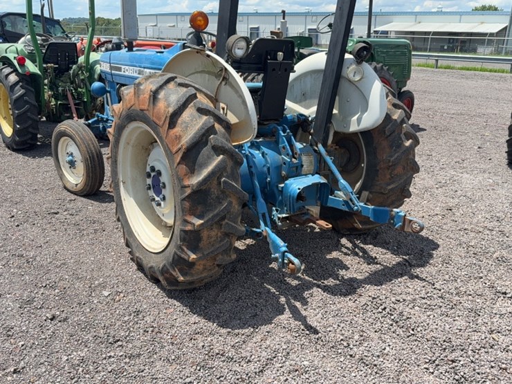 ford-2910-image-14