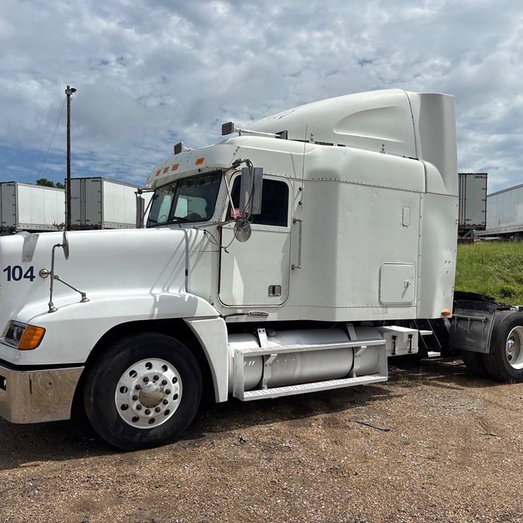 #104 • 1999 FREIGHTLINER FLD120 TRUCK TRACTOR
