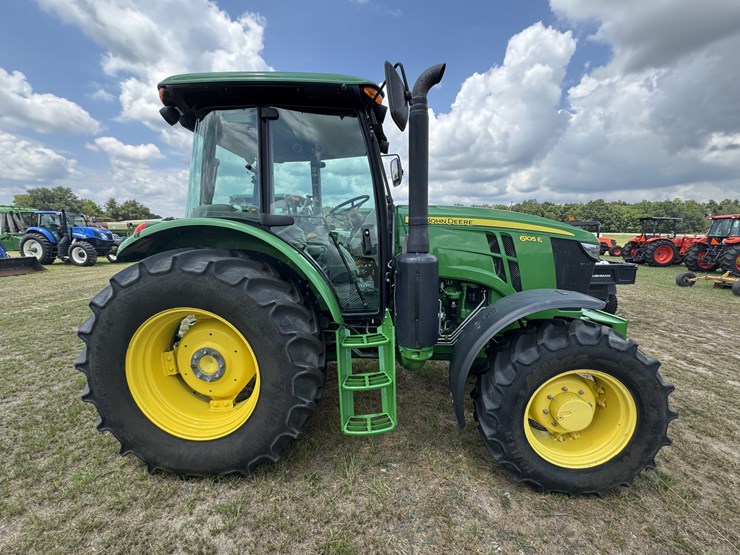 2020-john-deere-6105e-image-5