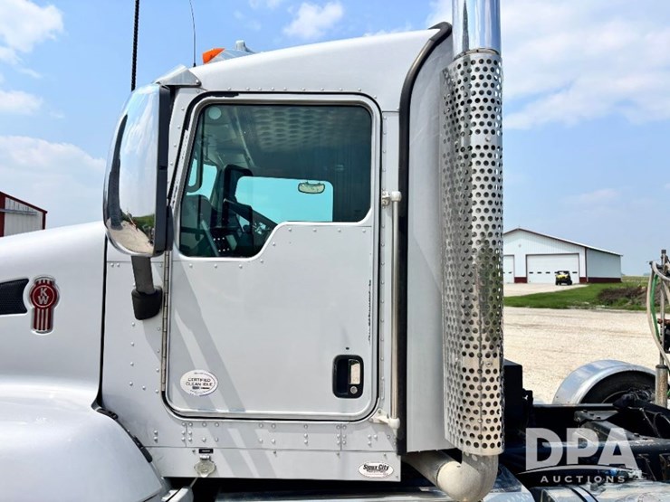 2014-kenworth-t660-image-27