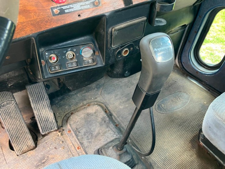 1999-peterbilt-377-image-8