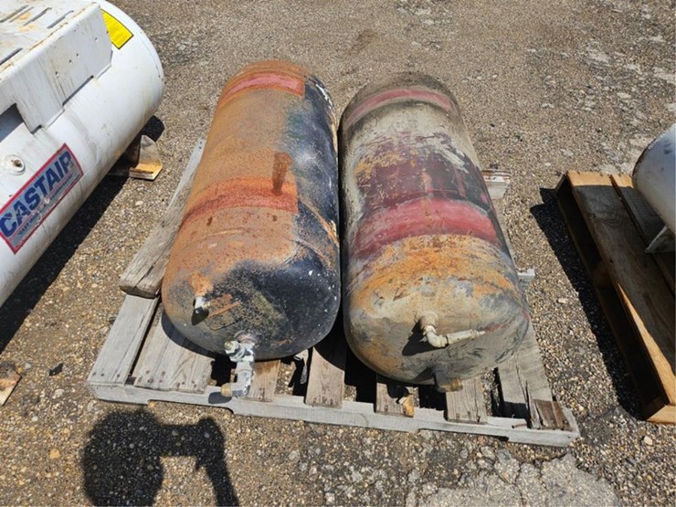#2556-•-pallet-of-air-tanks-image-3