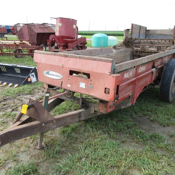New Idea Manure Spreader