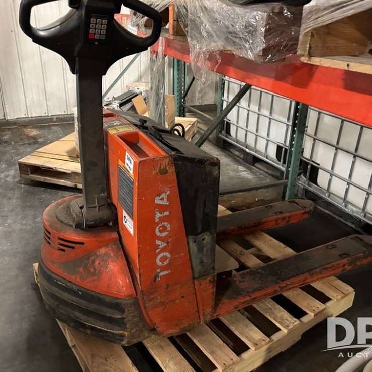 Toyota Pallet Jack (DR11856 Unit 8175)