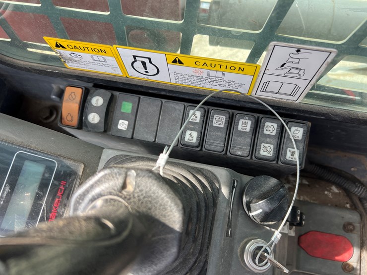 2019-takeuchi-tl8-image-11