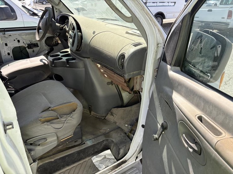 2006-ford-e350-image-14