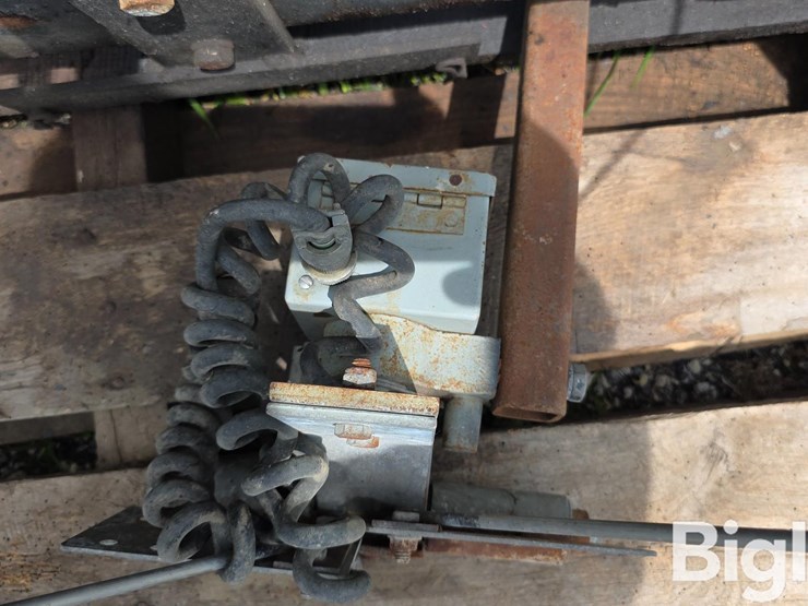 h-r-manufacturing-cat-3-w-navigation-system-image-10
