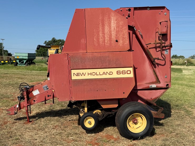 new-holland-660-image-9