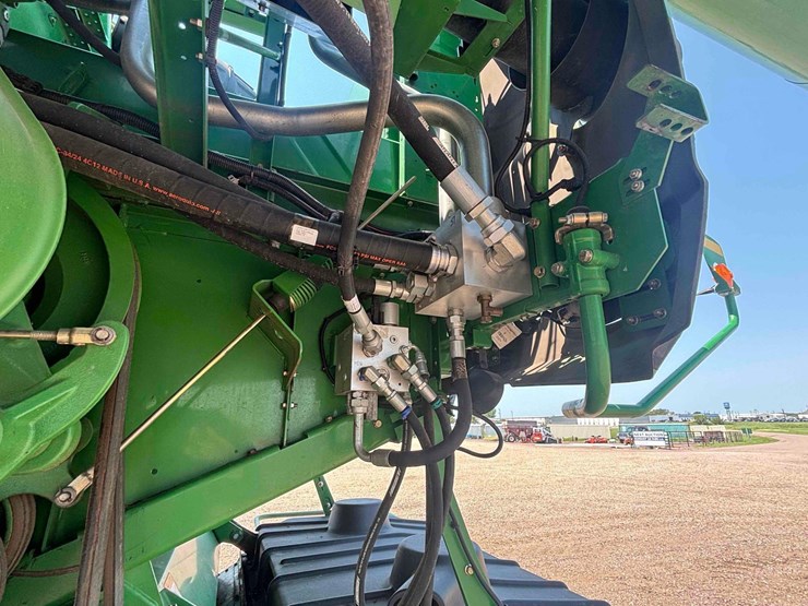 2013-john-deere-s680-image-32