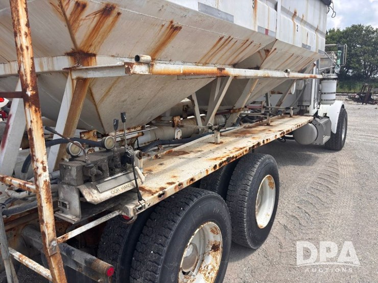 2000-peterbilt-357-image-43