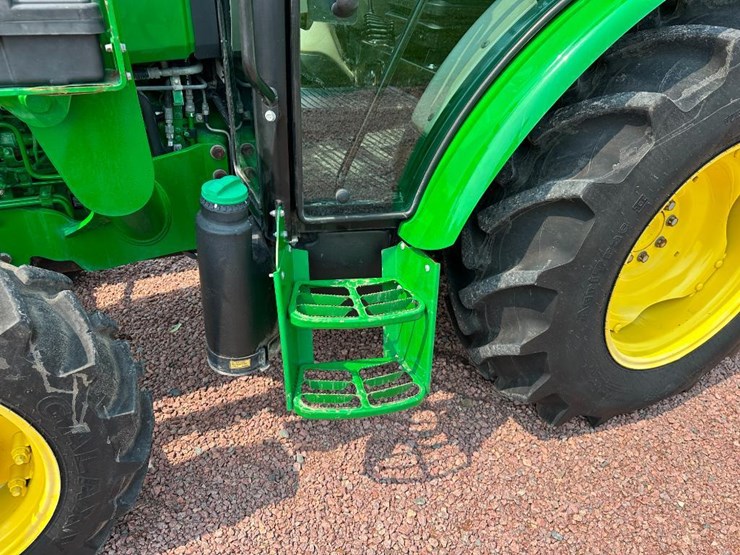 2020-john-deere-5075e-image-11