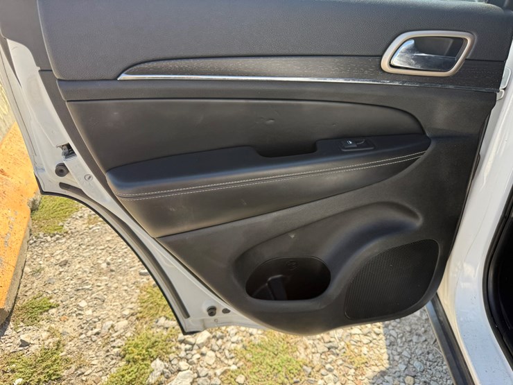 2015-jeep-grand-cherokee-image-27
