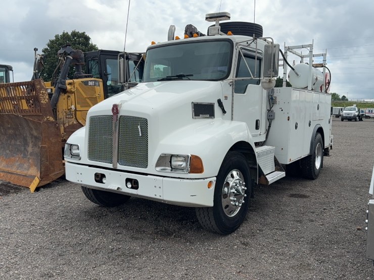 2007-kenworth-t300-image-1