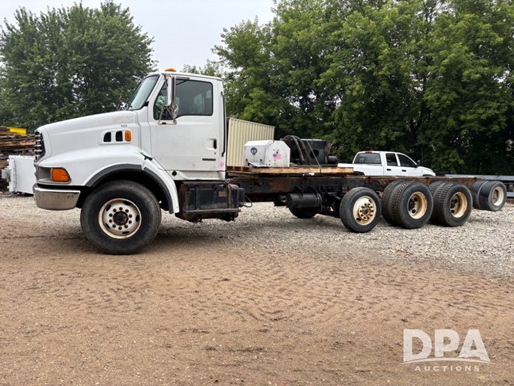 2001-sterling-truck-(dr11851-unit-9459)-image-9