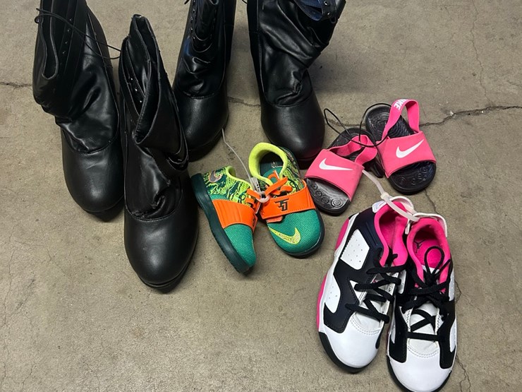lot#-812-women's-&-children-shoes-image-1