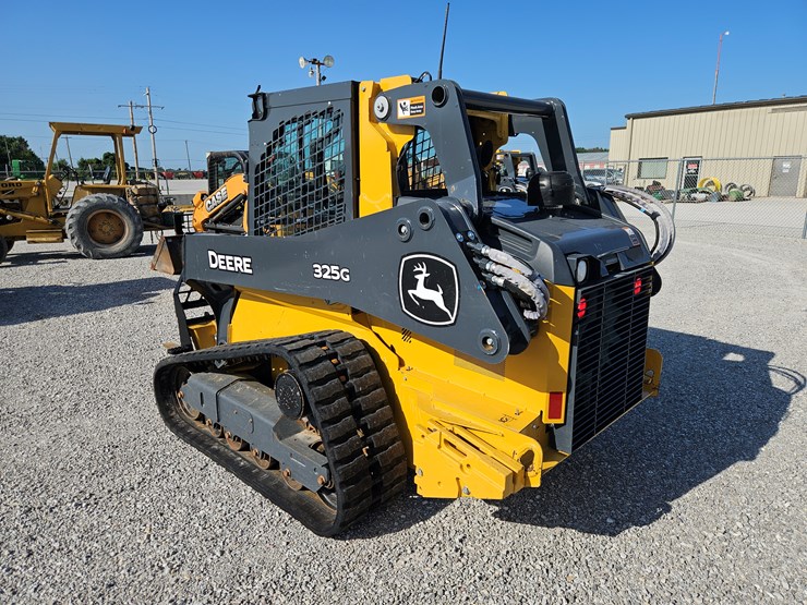 2022-deere-325g-image-16
