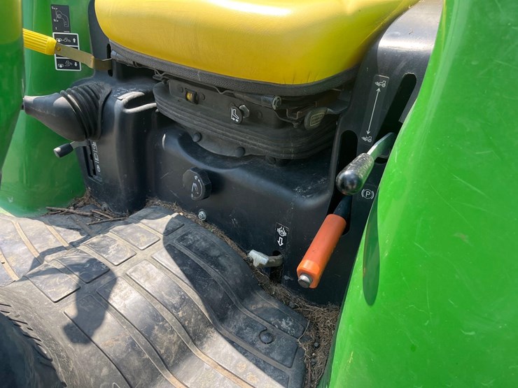 john-deere-3033r-image-28