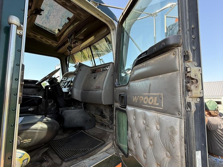2005-kenworth-w900-image-34
