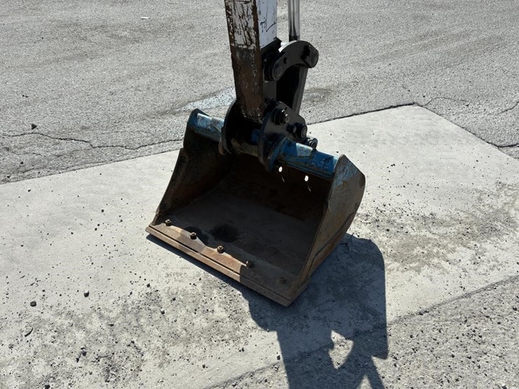 2016-bobcat-e32-image-8