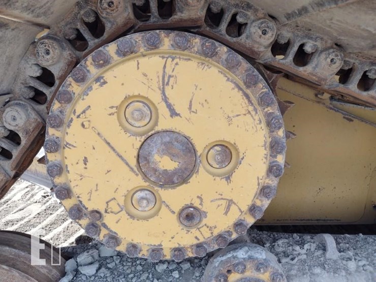 2010-caterpillar-d6n-lgp-image-32