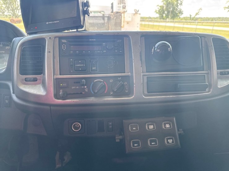 2018-hino-258-image-37