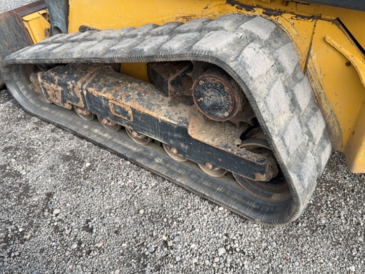 deere-331g-image-12