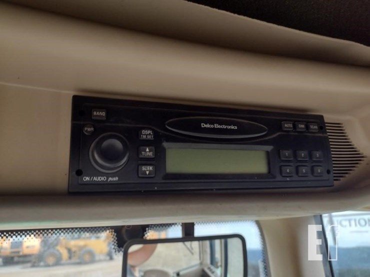 2005-john-deere-6420-image-11