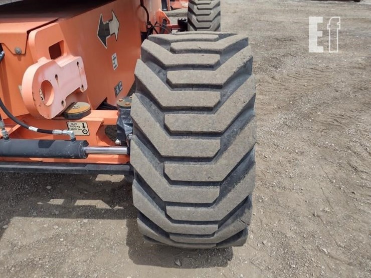2015-jlg-740aj-image-13