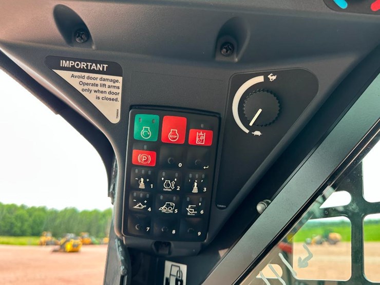 2020-deere-317g-image-46