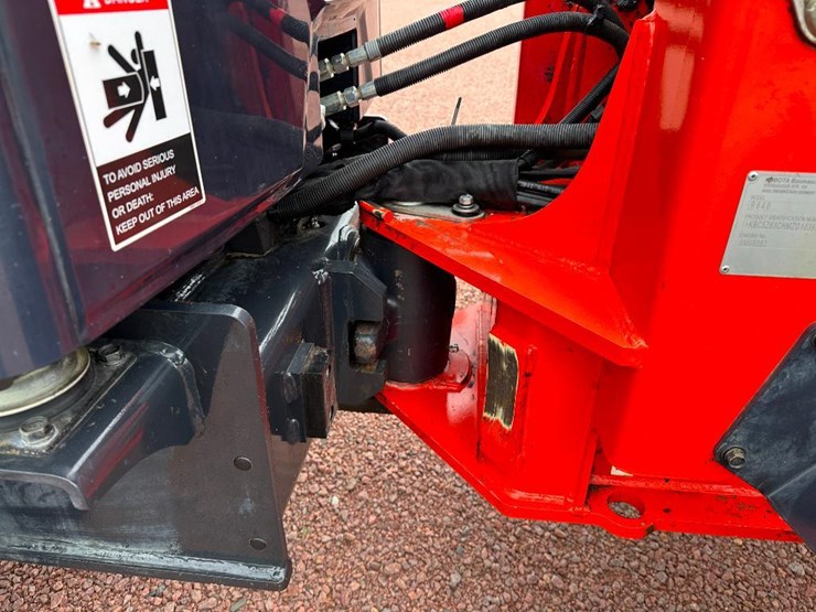 2021-kubota-r640-image-25