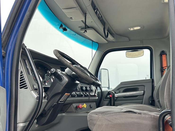 2018-kenworth-t680-image-16
