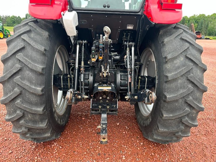 2015-case-ih-farmall-125a-image-22