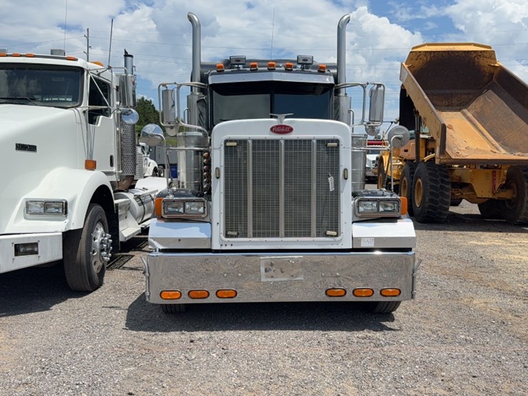 2007-peterbilt-379-image-2