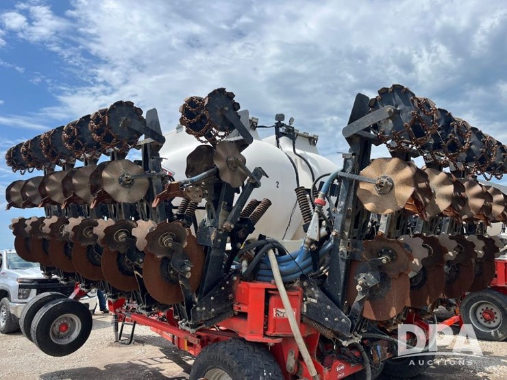 2019-kuhn-gladiator-1205-strip-till-bar-(jn2501,-unit-tb12)-image-40