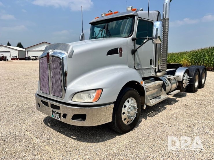 2014-kenworth-t660-image-14