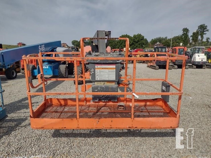 2009-jlg-800a-image-3