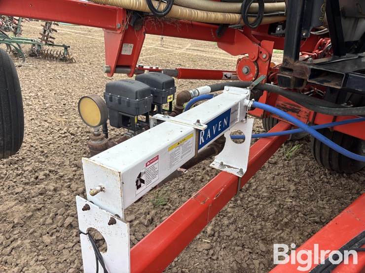 2014-kuhn-gladiator-1200-16r30-strip-till-machine-image-15