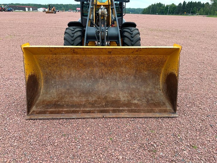 2017-deere-304l-image-36