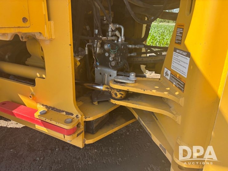 2015-deere-624k-image-46