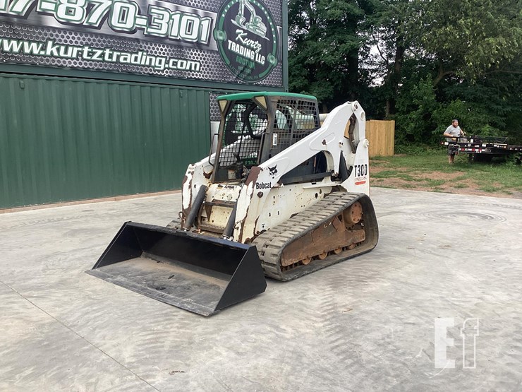 2004-bobcat-t300-image-10