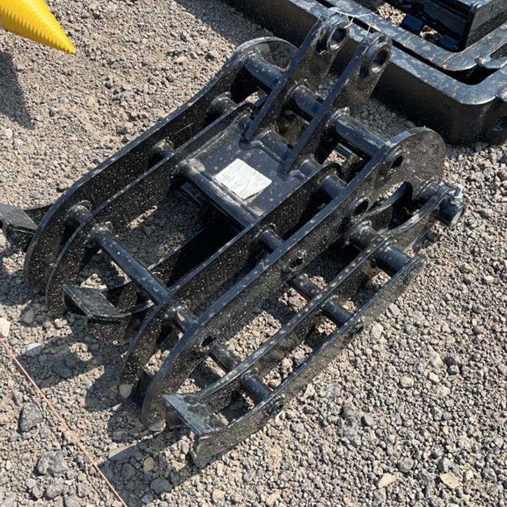 #1049 • MINI EXCAVATOR GRAPPLE