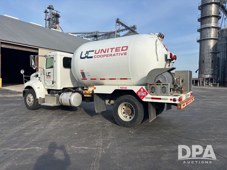 2013-peterbilt-337-image-6