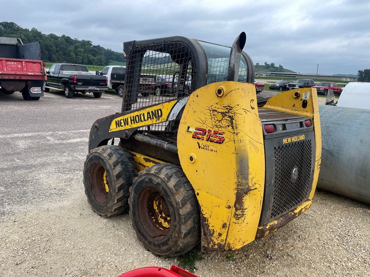 new-holland-l215-image-6
