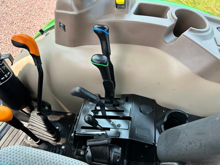 2020-john-deere-5075e-image-50
