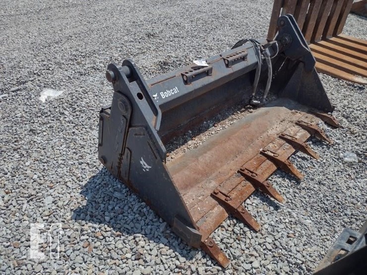 bobcat-4-in-1-bucket-image-1