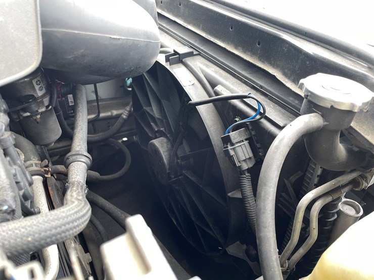 2011-jeep-grand-cherokee-laredo-image-39